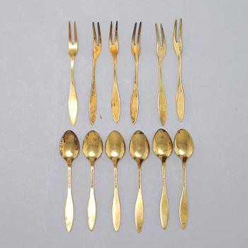 12 gilded silver spoons and small forks from Norway, around the mid 20th century.