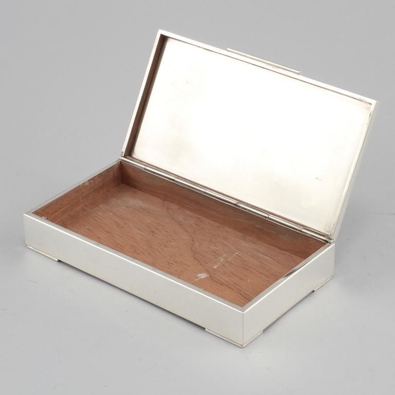 CIGARRSKRIN, sterlingsilver, importstämplat, 1900-talets andra hälft, total vikt 410 gram. .