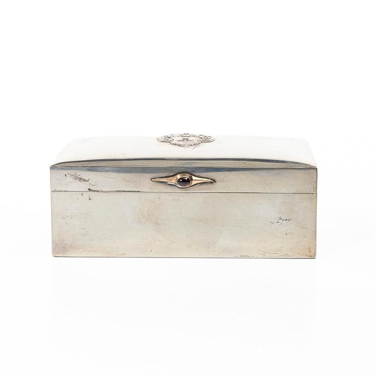 C.G. Hallberg, CG Hallberg, tobacco box, silver, Stockholm 1912, with the Wijnbladh family coat of arms.