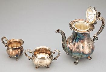 KAFFESERVIS, 3 delar, silver, rokokostil, stämplad Cohr, Danmark, 1900-talets första hälft/mitt. Tot. Vikt ca 1186g.