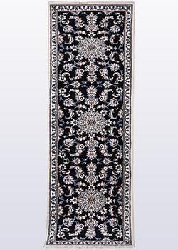 Gallerimatta, Nain, part silk, ca 300 x 77 cm.