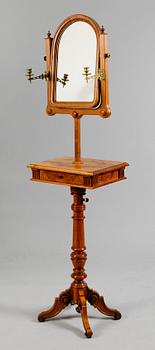 TOALETTSPEGEL MED BORD, nyrenässans, sent 1800-tal.