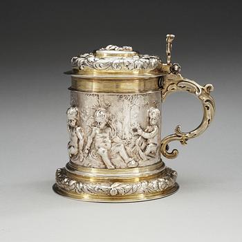 A German 17th century parcel-gilt tankard, makers mark of Johann Brockmer, Hamburg 1662-1685.