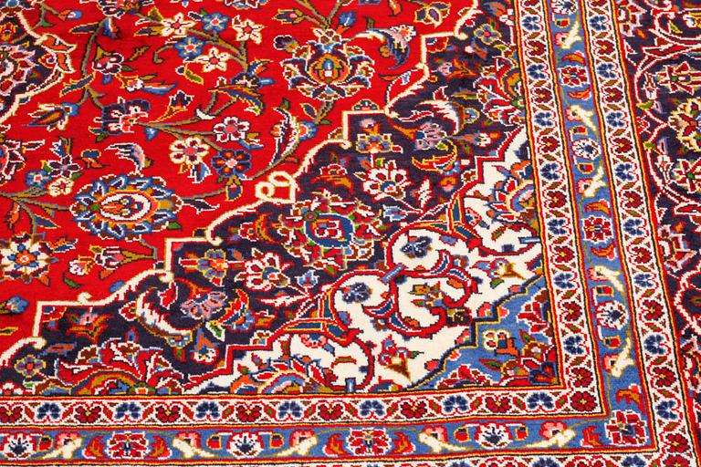 A KESHAN RUG, cm. 347 x 242 cm.