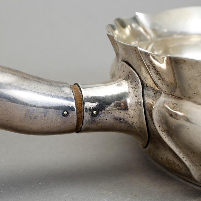 KAROTT, silver, S & M Benzen, Köpenhamn 1898. Vikt ca 794 gram.