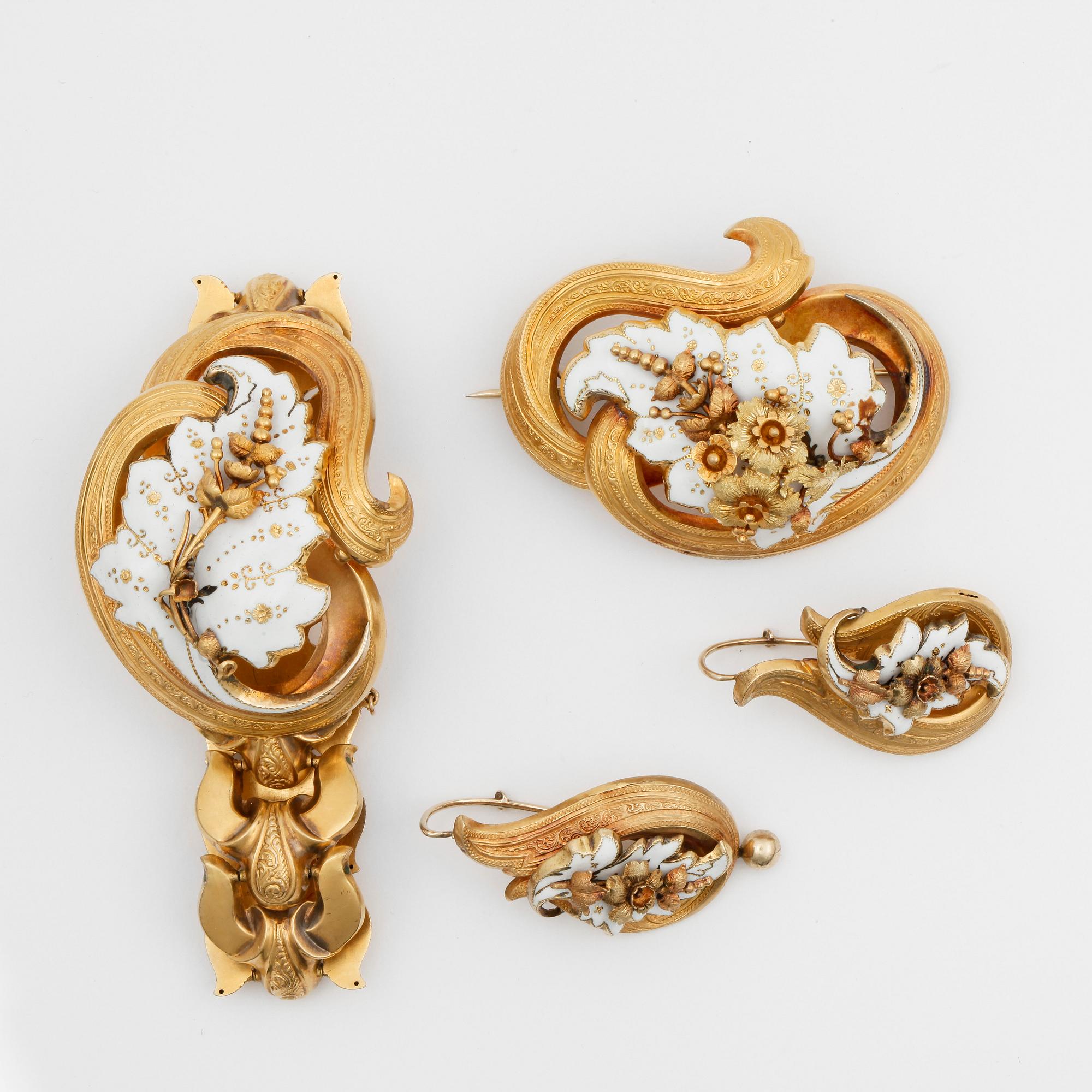 SMYCKESSET, 3 delar, 14k guld och emalj, England, 1800-talets slut. Total vikt 39 g.