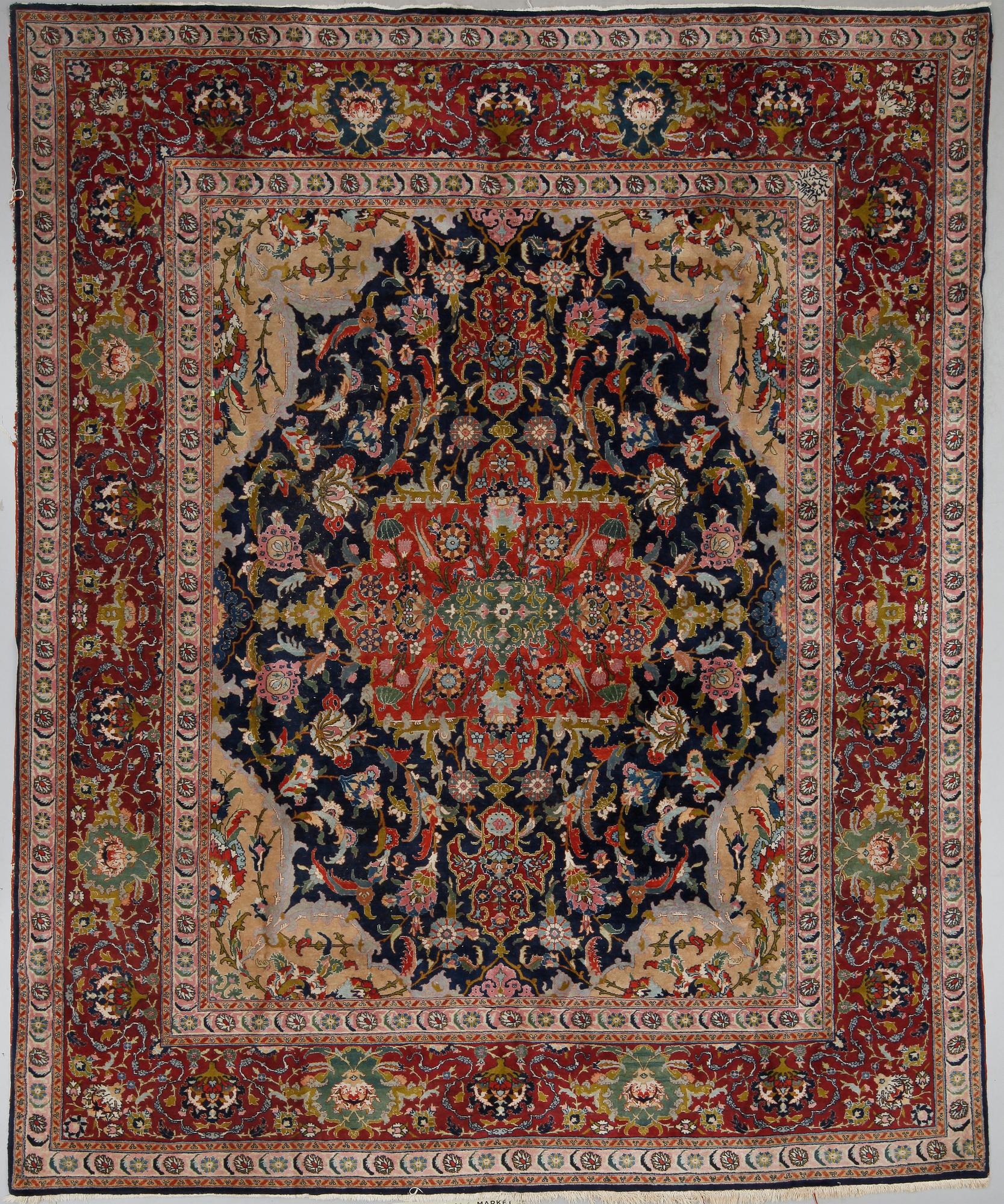MATTA, semiantik/old Täbris, ca 367x300 cm.