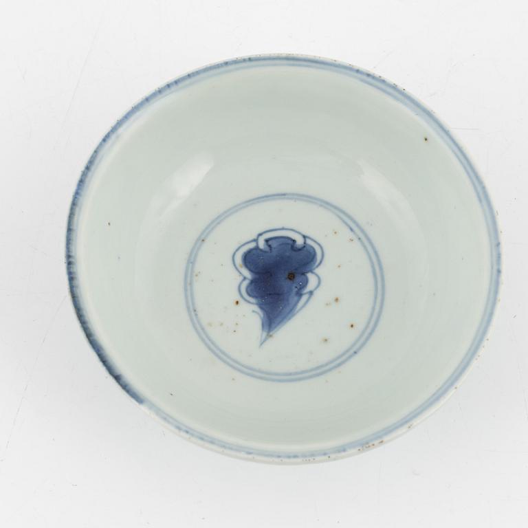 A blue and white porcelain bowl, Ming dynasty (1368-1644).