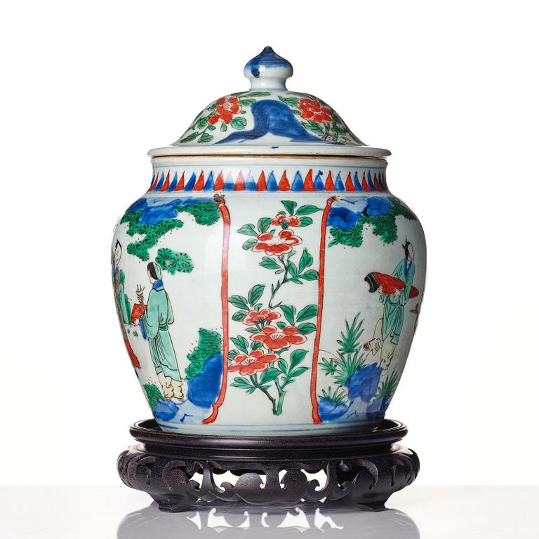 A Chinese Transitional jar with cover, 17th Century.