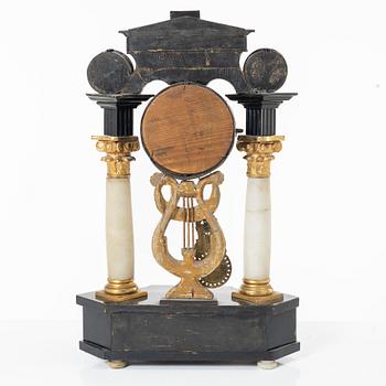 Table pendulum clock, 19th century.