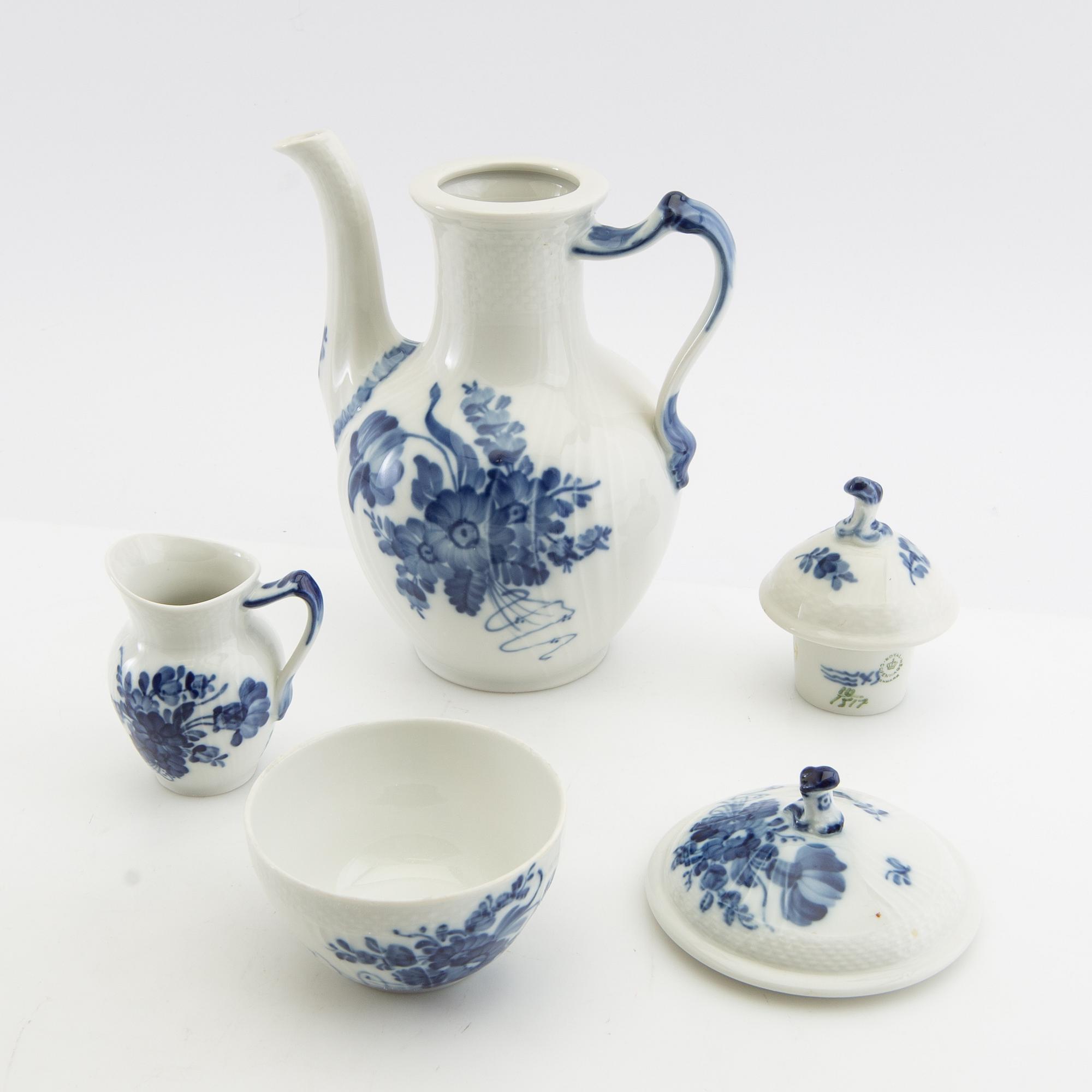 Servis  "Blå Blomst" ca 59 dlr Royal Copenhagen Danmark porslin.