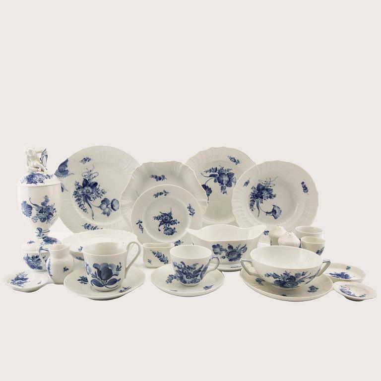 Servis "Blå blomst" 97 dlr Royal Copenhagen porslin.