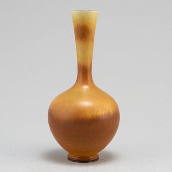 A stoneware vase by Berndt Friberg, Gustavsberg 1963.