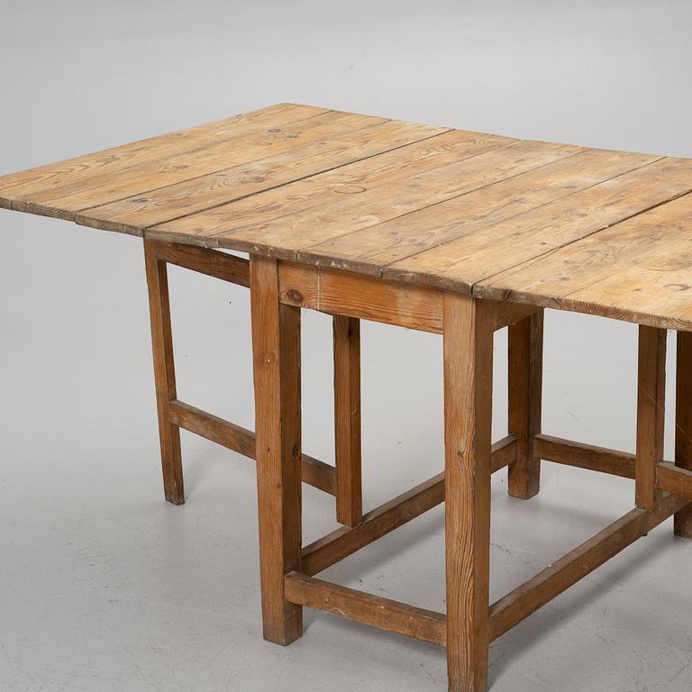 Drop-leaf table, 19th century.