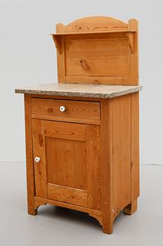 KOMMOD, 1900-talets första hälft.