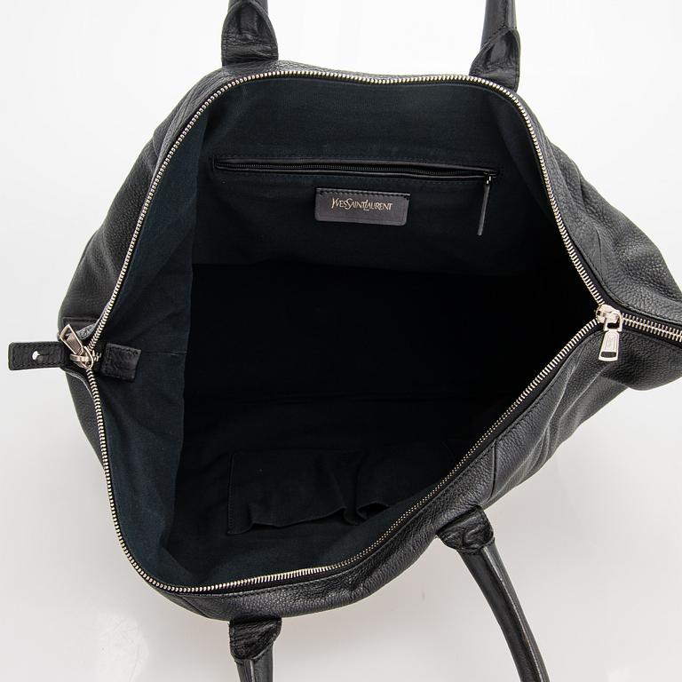 Yves Saint Laurent, a 'Easy Y Tote' bag.