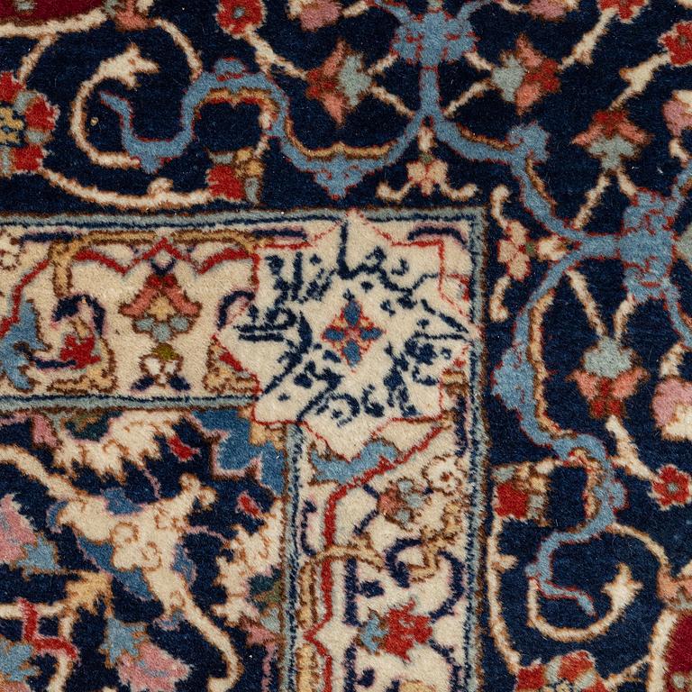A semi-antique Benlian Tabriz carpet, signed Jabarzade, c. 416 x 308 cm.