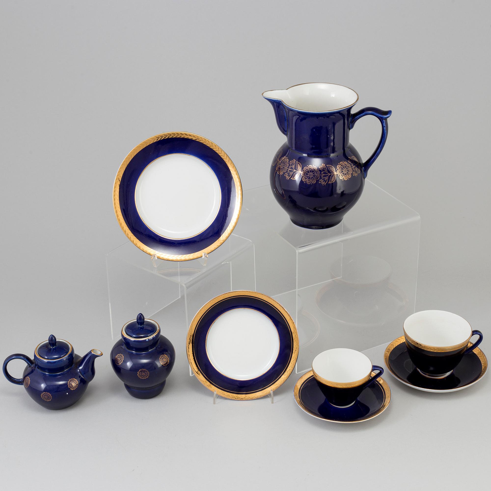KAFFE- och TESERVISDELAR, 35 delar, porslin, Lomonosov, Ryssland 1900-tal, Sovjetiska stämplar.
