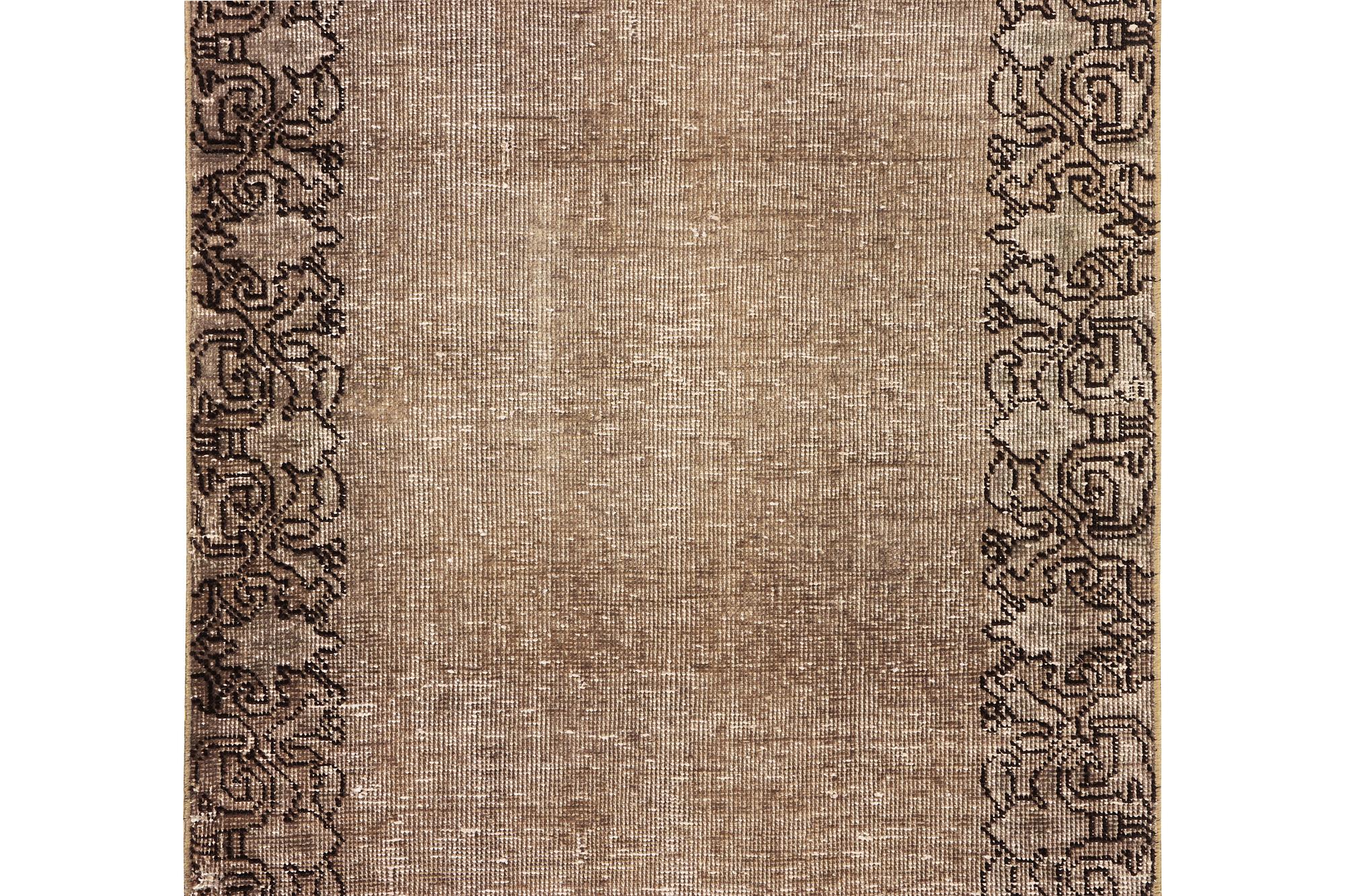 An oriental vintage design runner carpet, c. 460 x 80 cm.
