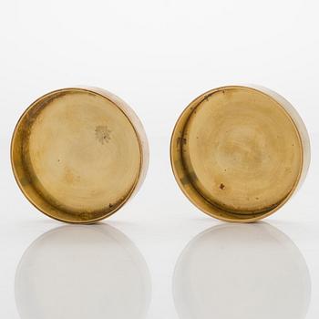 Maija Heikinheimo, A set of two brass jars manufacturer Valaistustyö for Artek, mid-20th century.