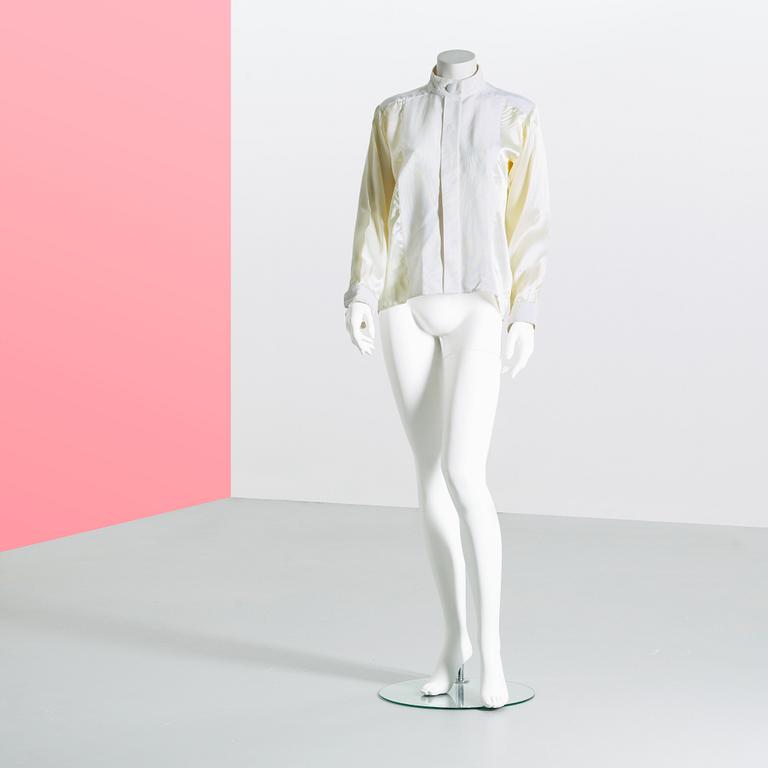 BLUS, Yves Saint Laurent.
