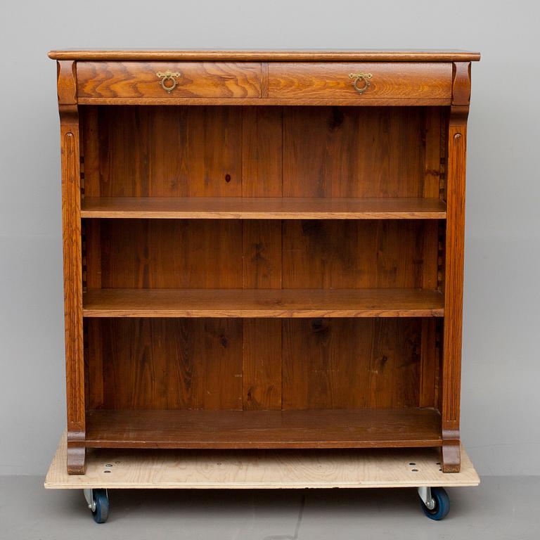 BOKHYLLOR, 2 st, jugend 1900-talets början.