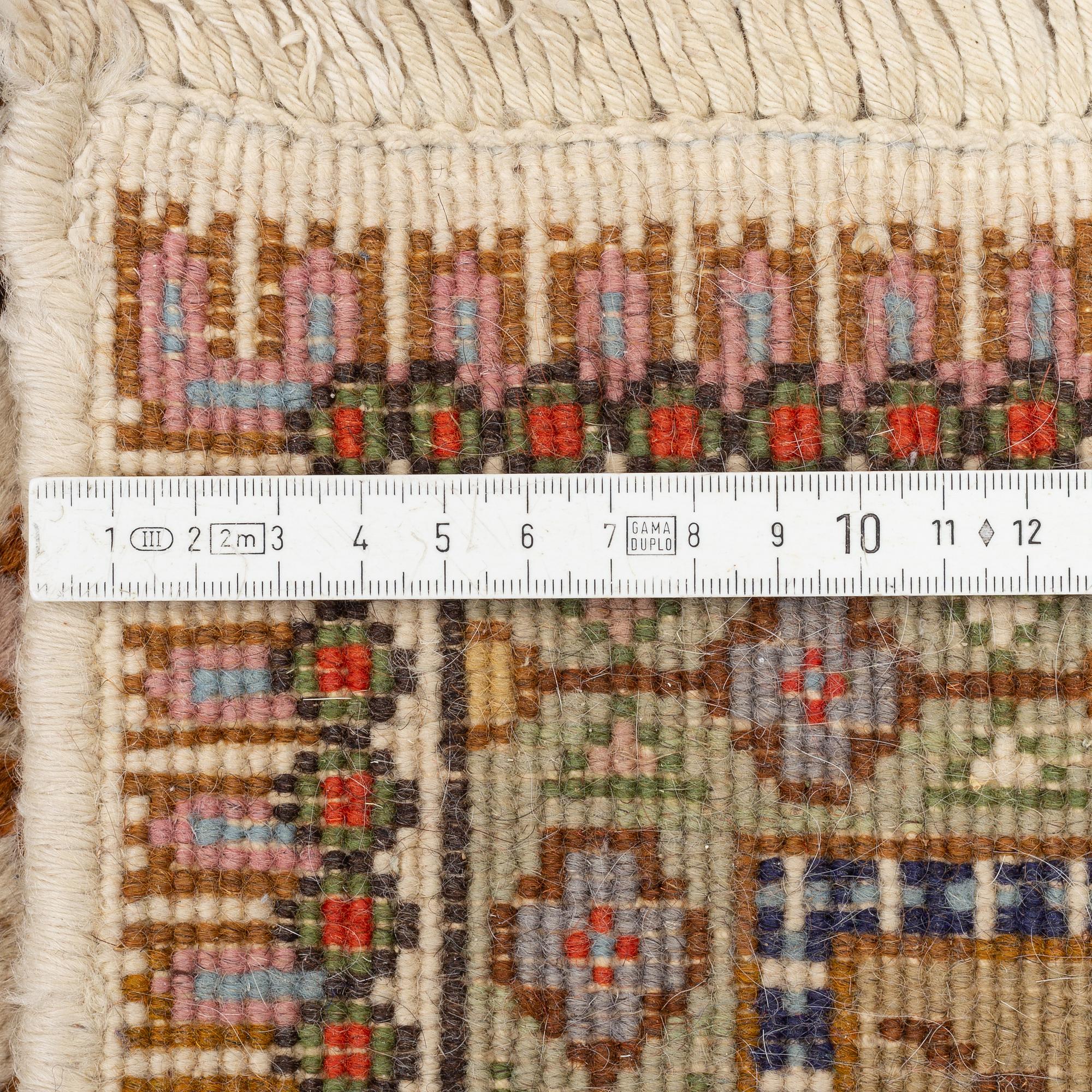 Matta, Täbriz, sk Tabai Tabai, 268 x 183 cm.