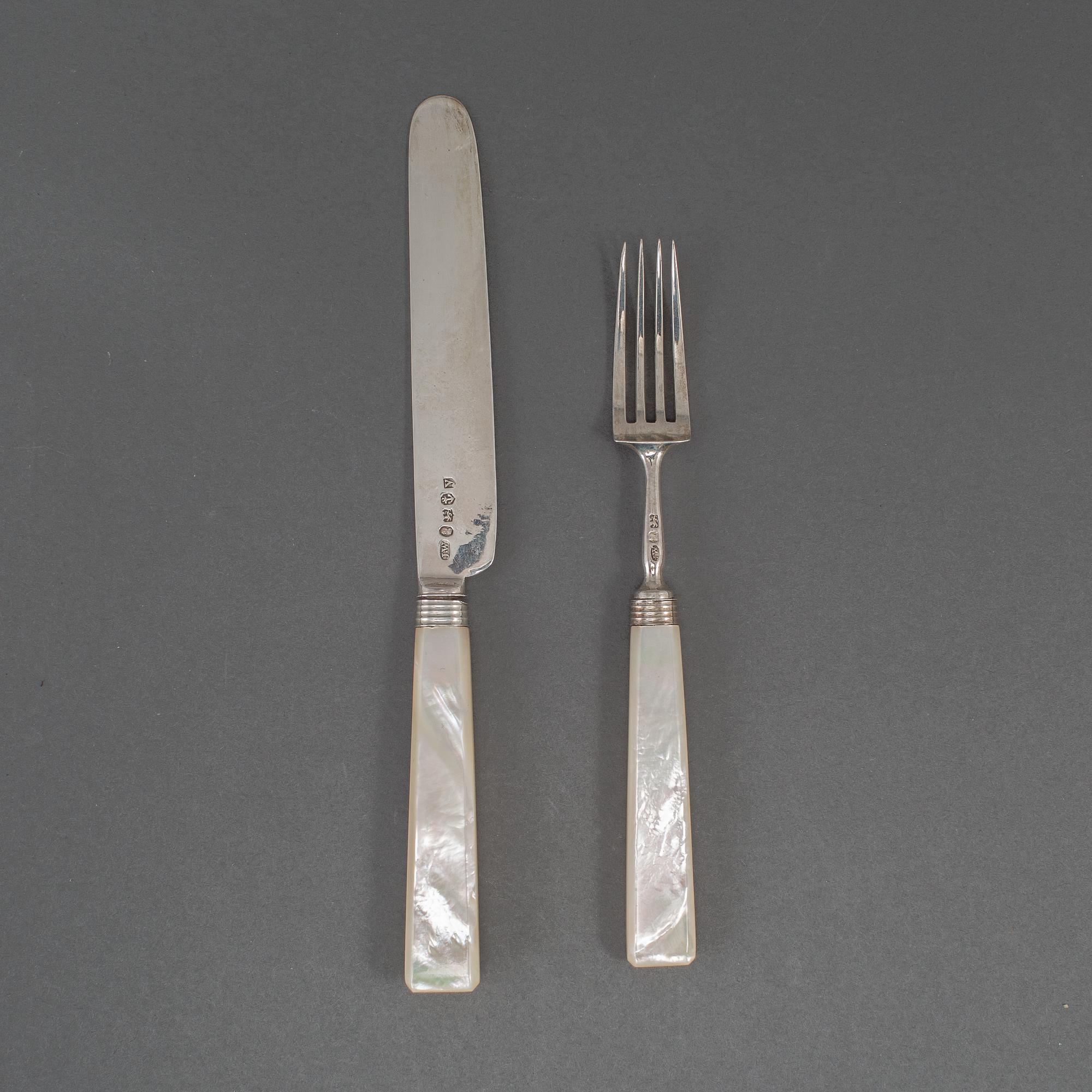 Joseph Willmore, fruktbestick 24 st, silver med pärlemorskaft, Birmingham 1822/23.