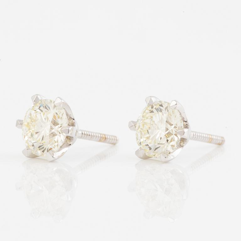 Earrings 18K white gold with brilliant-cut diamonds.