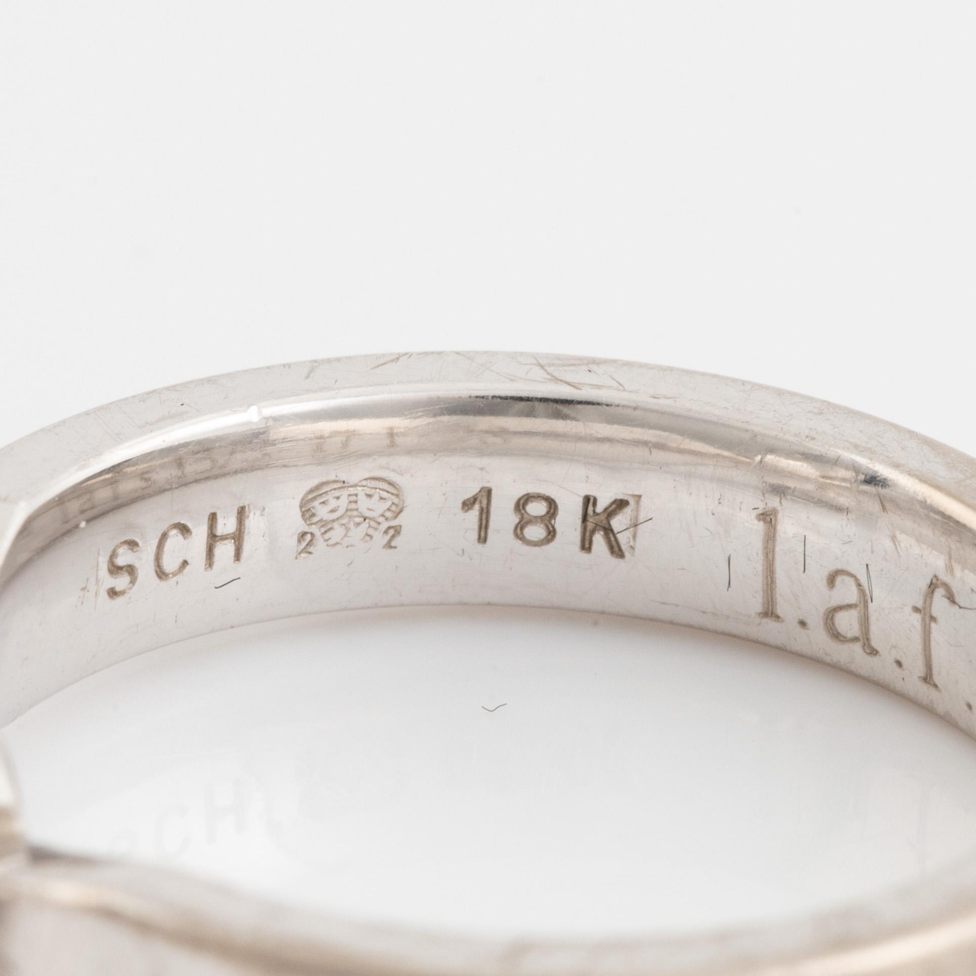 Ring, Schalins, vitguld med prinsesslipad diamant.