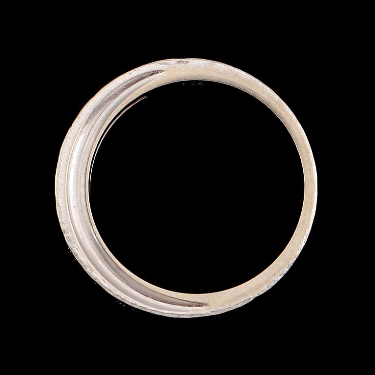 ALLIANSRING, 18 k guld, 7 diamanter, total vikt ca 4 g.