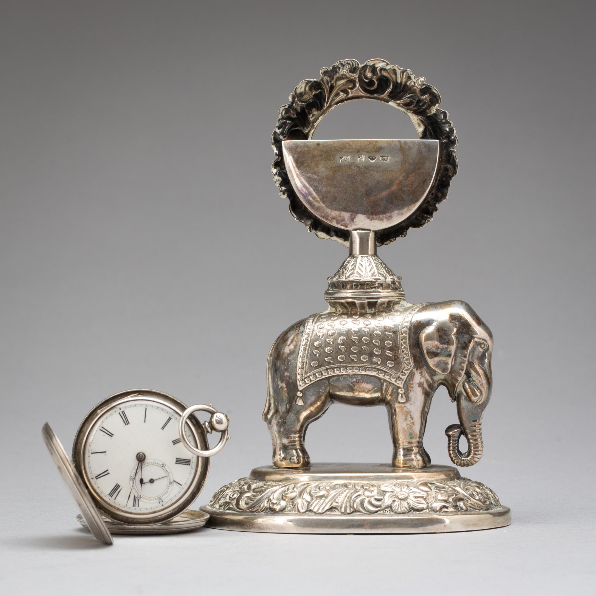 FICKURSGÖMMA, silver, Carl Tengstedt 1847 Göteborg, fickur medföljer. Vikt inklusive fylld fot 287 gram.