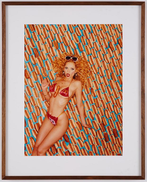 David LaChapelle, "Kitty G with hotdogs, New York", 1994.
