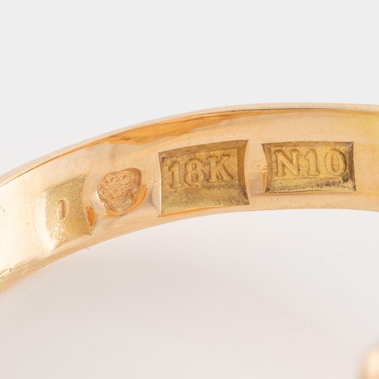 Ring, 18K gold with pearls and red stone.