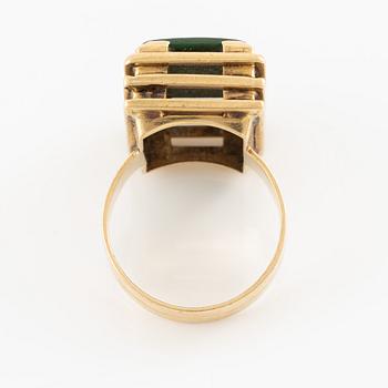 Ring, 18K gold with green stone.