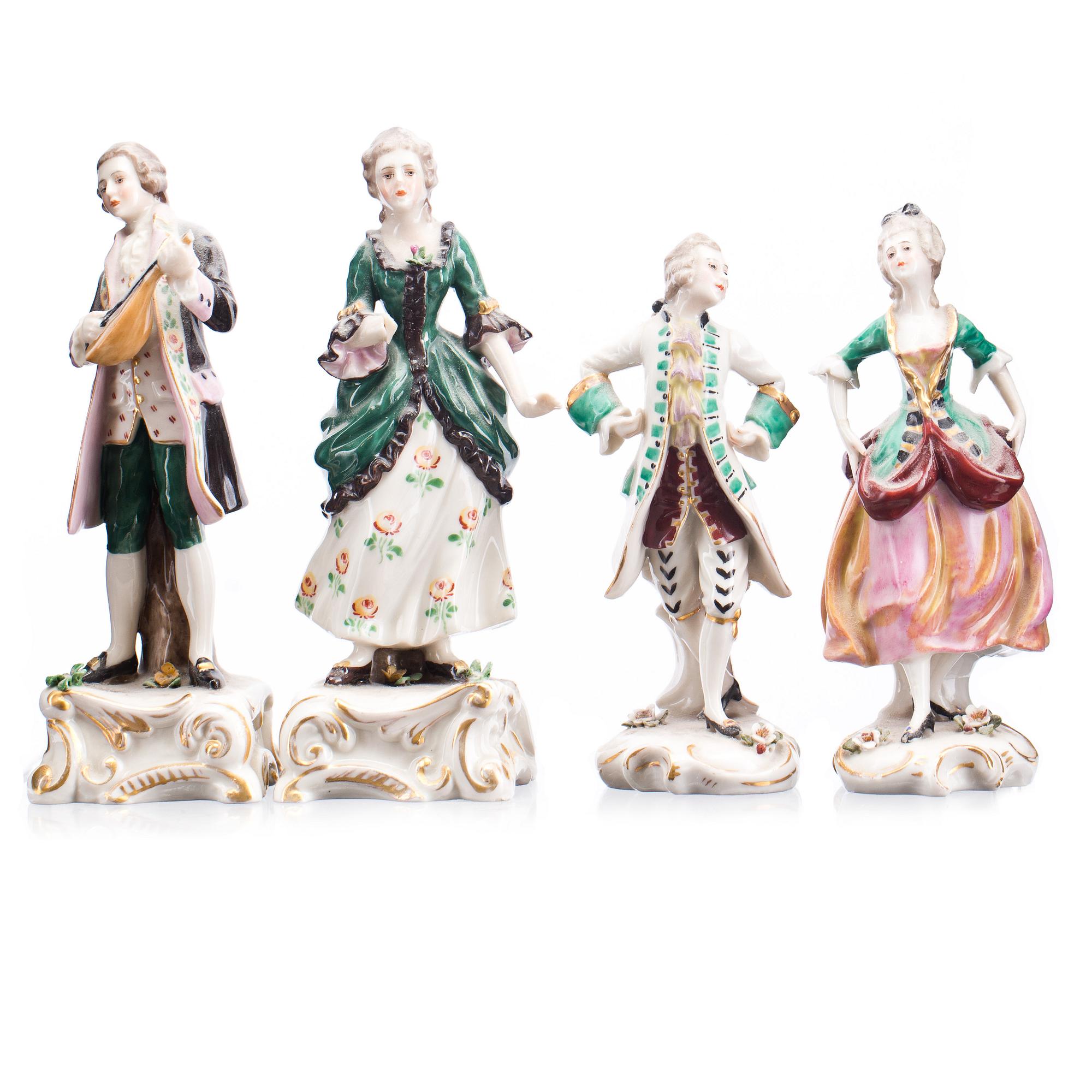 FIGURINER, 2 par, porslin. Omkring 1900.