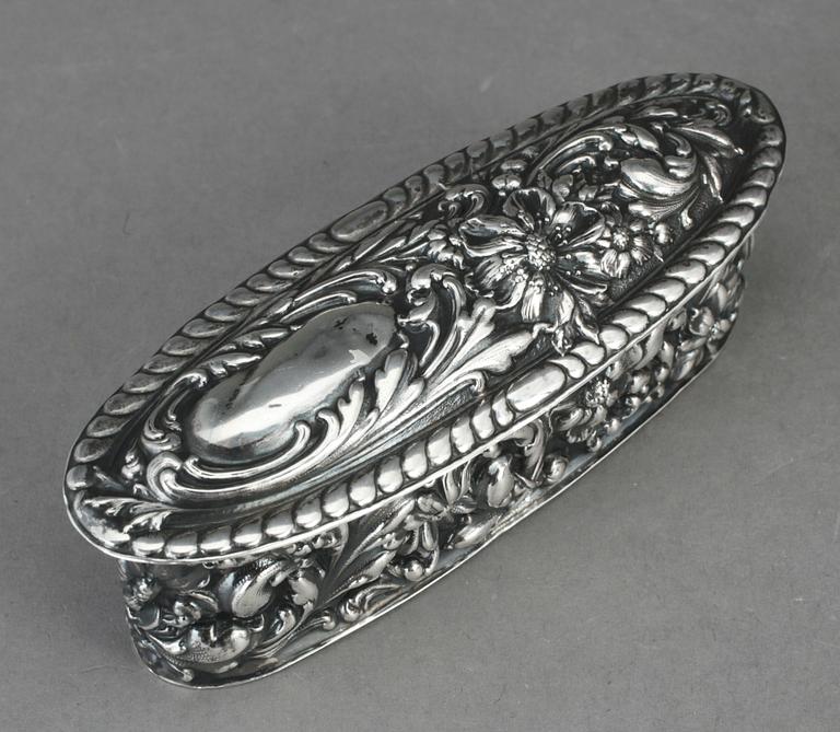 LOCKDOSA, silver, Birmingham, William Vale & Son, England, 1902. Vikt ca 54 gram.