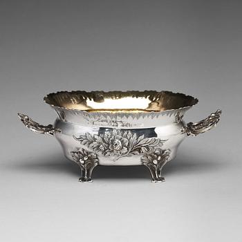 125. A Swedish 18th century parcel-gilt silver bowl, mark of Jons Granbom, Stockholm 1786.