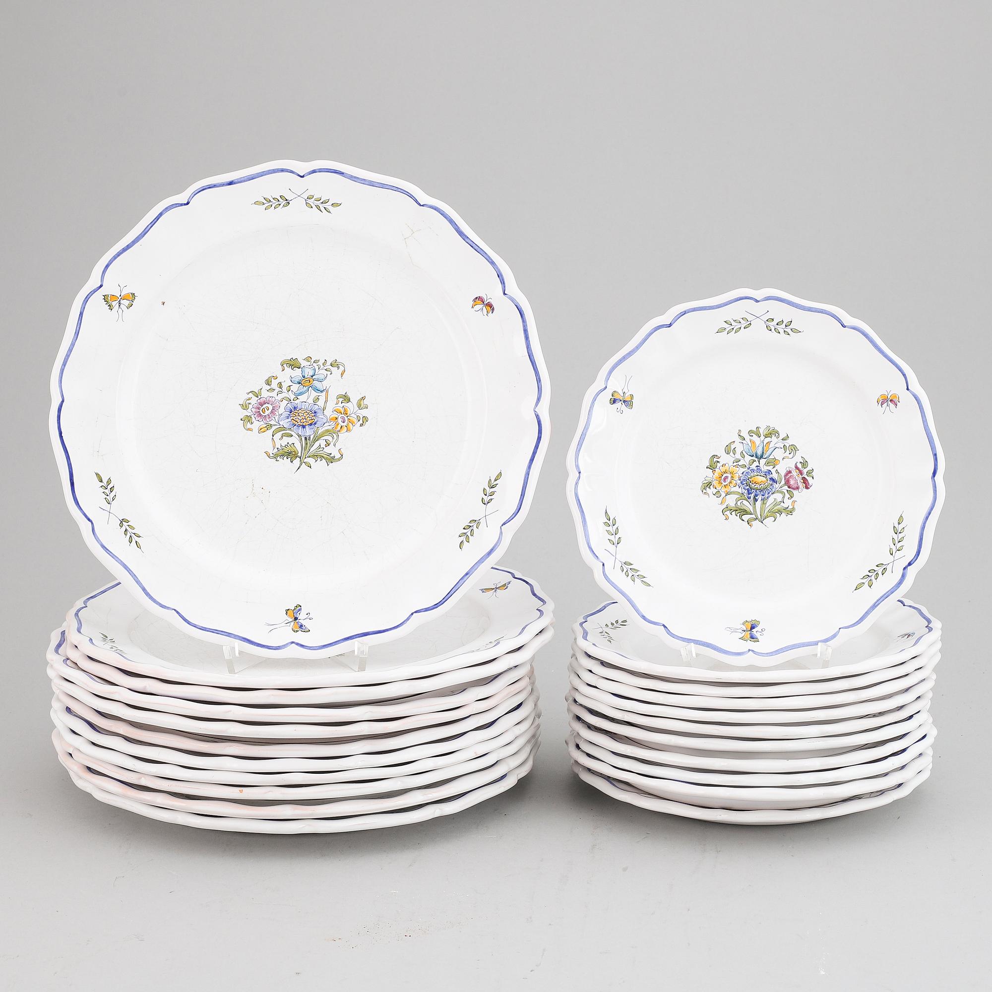 SERVISDELAR, 22 stycken, fajans. Märkta Achard a Moustiers. 1900-tal.