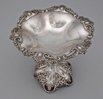 SKÅL PÅ FOT, silver, nyrokoko, Per Fredrik Palmgren, Stockholm 1860. Vikt ca 435 gram.