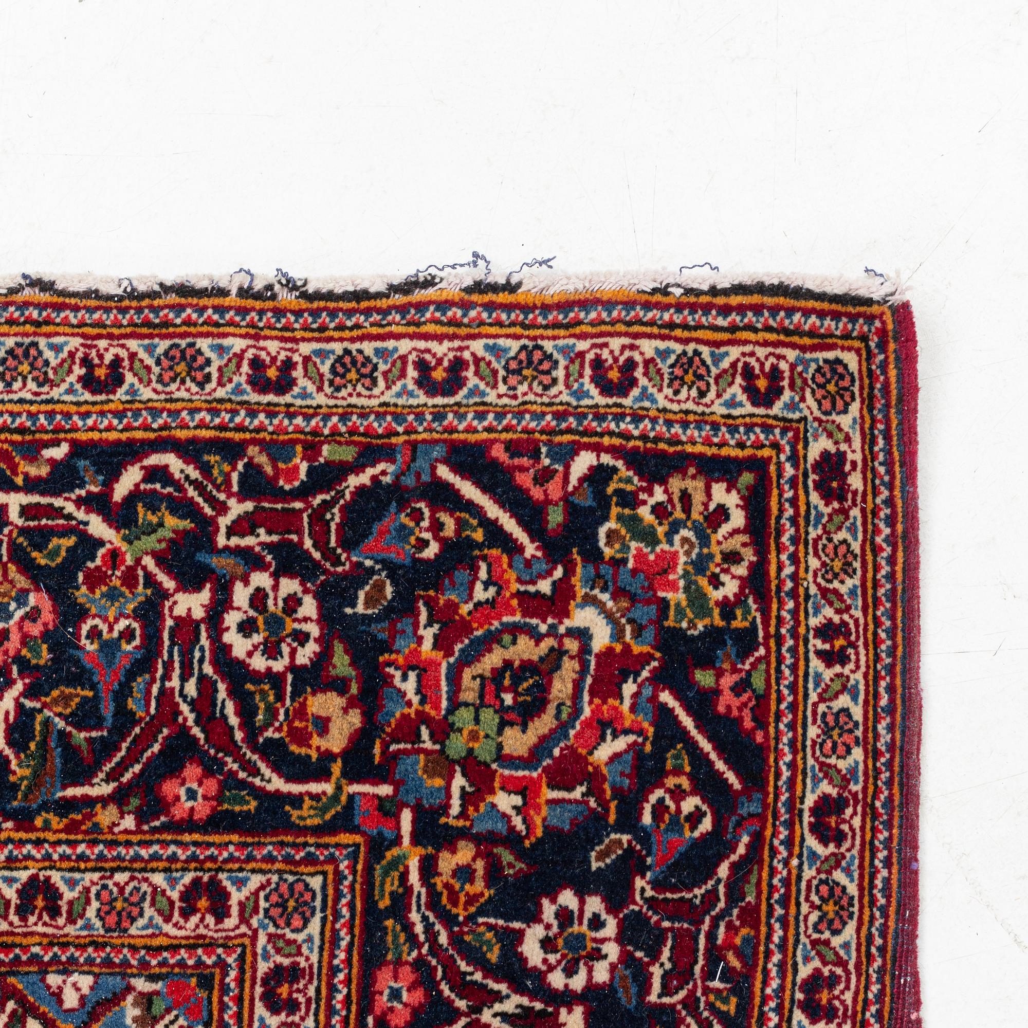 A rug, semi-antique/old, Kashan, ca 213 x 130 cm.