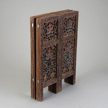 BORD, orientaliskt, 1900-talets första hälft.