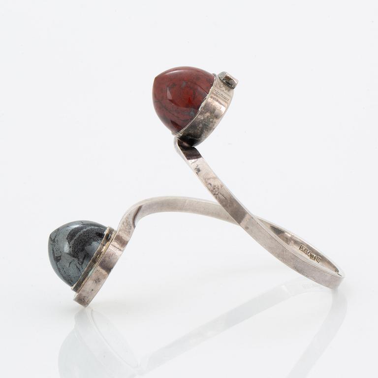 Armring Stenlya, sterlingsilver med cabochonslipade stenar.