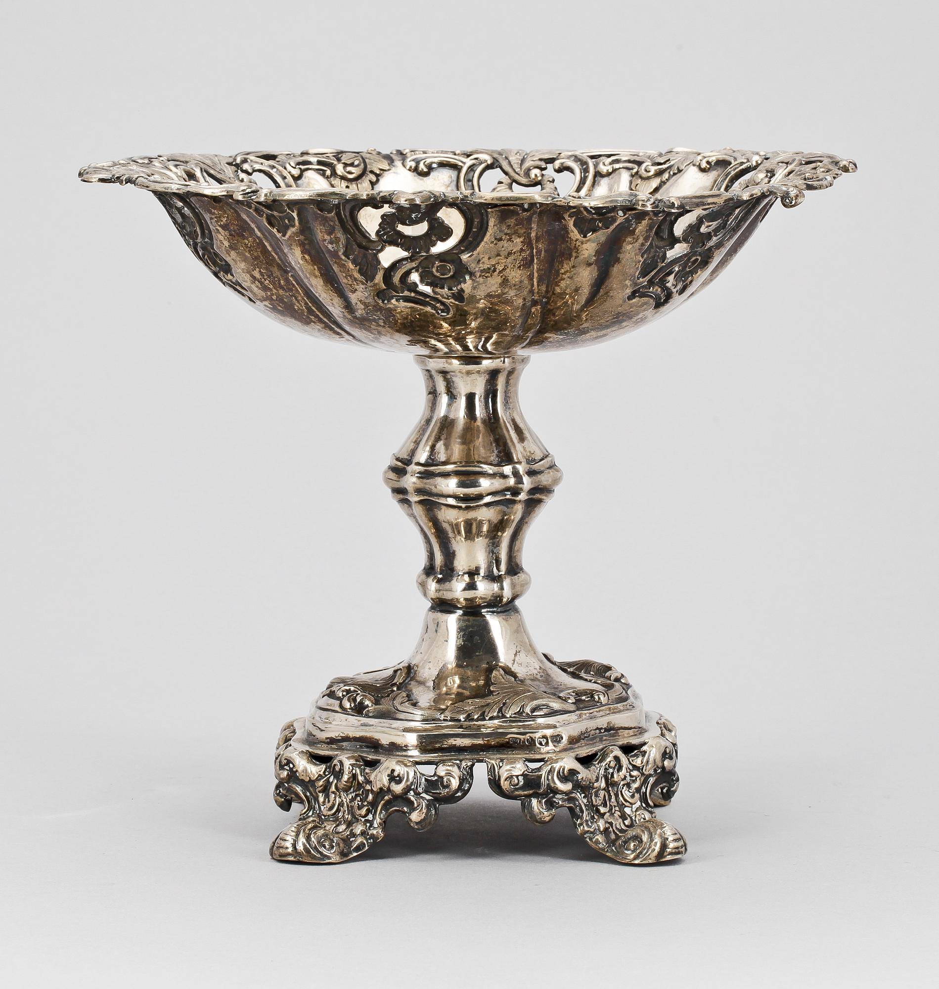SKÅL PÅ FOT, silver, Adolf Lillja, Stockholm, 1845. Tot ca 712 g.