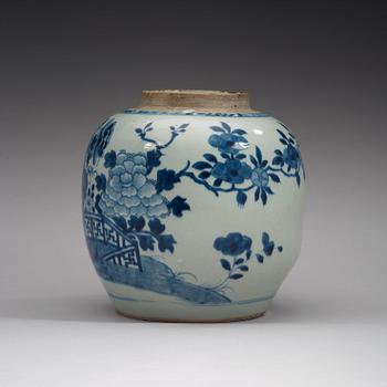 A blue and white jar, Qing dynasty, Qianlong (1736-95).