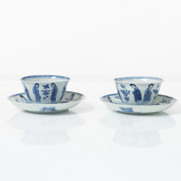 Koppar med fat, 2 stycken samt koppar, 2 stycken. porslin Kina 1700/1800-tal.