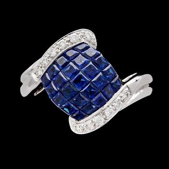 RING, 18k guld 18k med safirer, tot ca 3.11 ct, och diamanter, tot ca 0.16 ct.