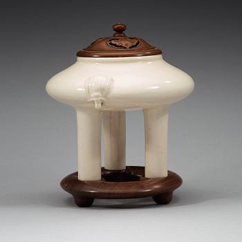 A white glazed tripod censer, late Qing dynasty (1644-1912).