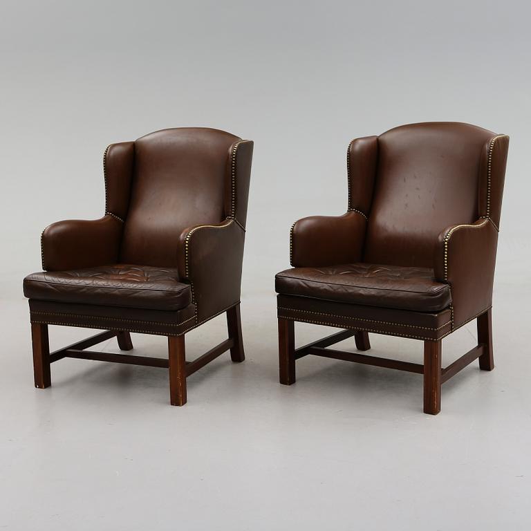 FÅTÖLJER, 1 par, 1900-talets andra hälft.