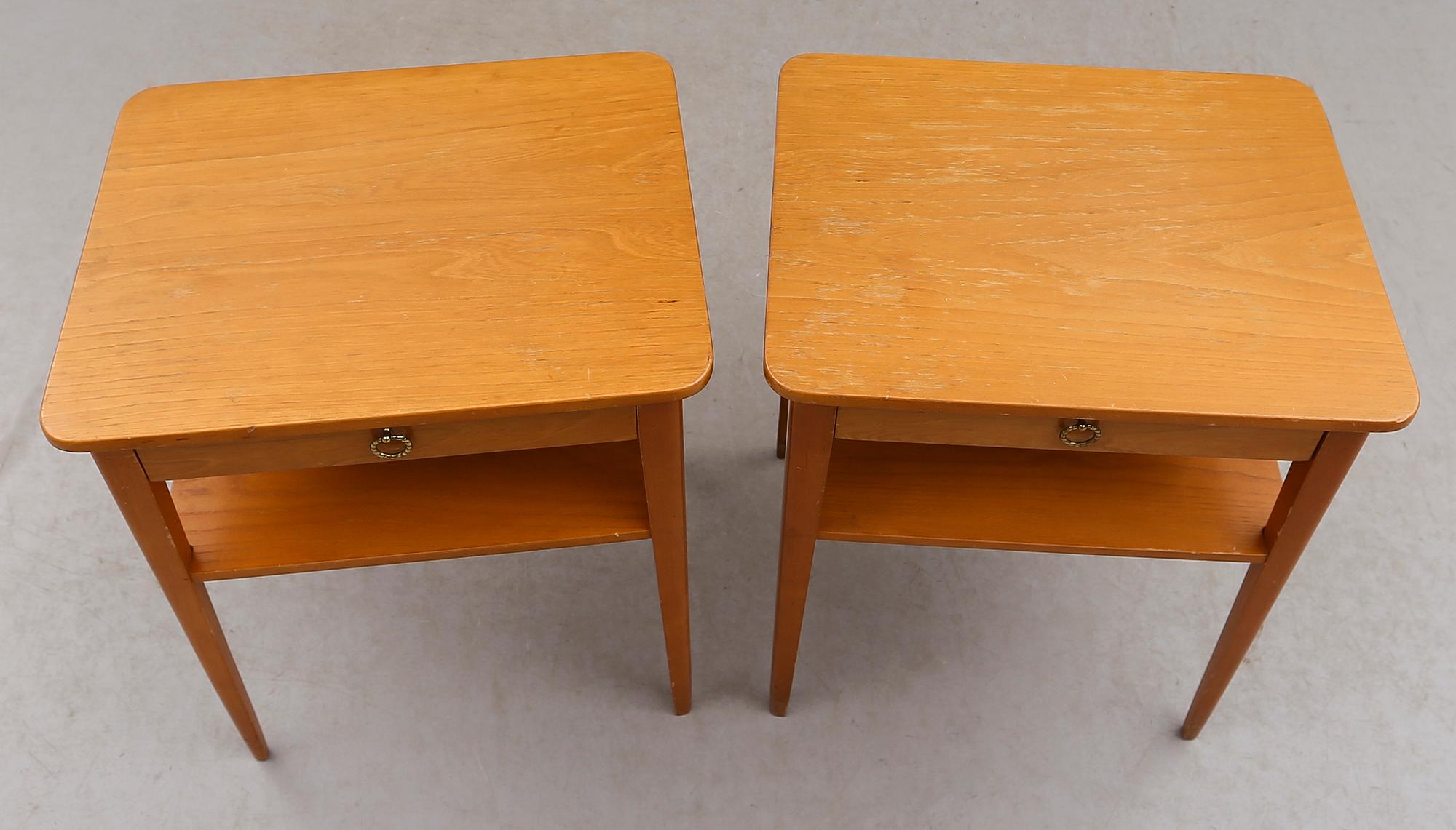 SÄNGBORD, 1 par, 1900-talets mitt.